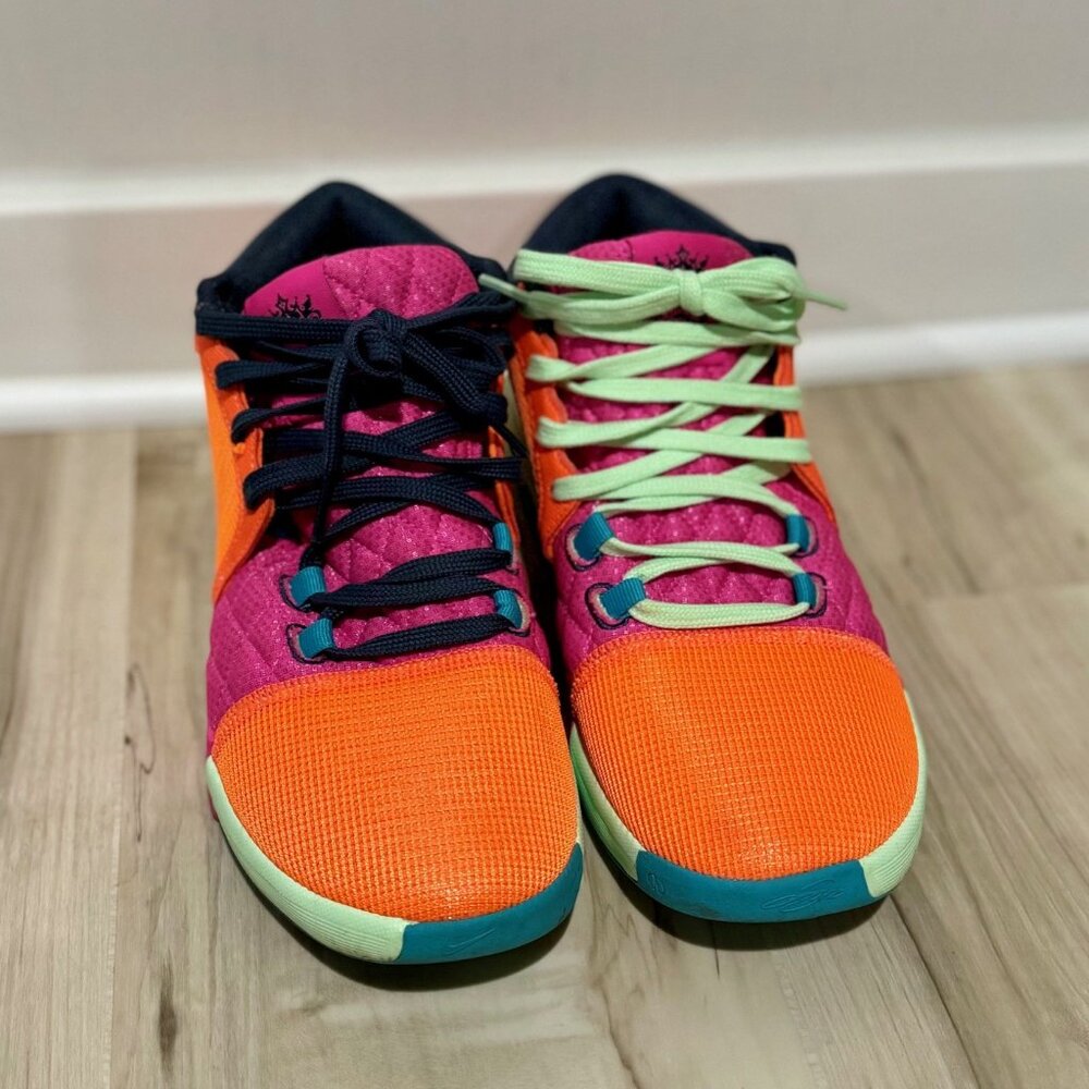 Nike LeBron Witness 8 Basketball Shoes - Picture 2 of 14